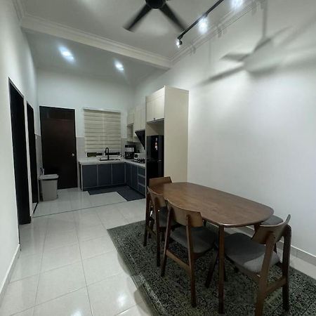 Hazzani Homestay Klia Бантинг Экстерьер фото