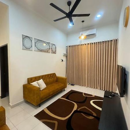 Hazzani Homestay Klia Бантинг Экстерьер фото
