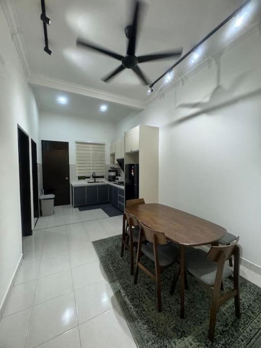 Hazzani Homestay Klia Бантинг Экстерьер фото