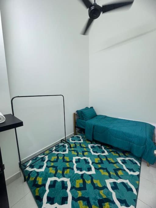 Hazzani Homestay Klia Бантинг Экстерьер фото