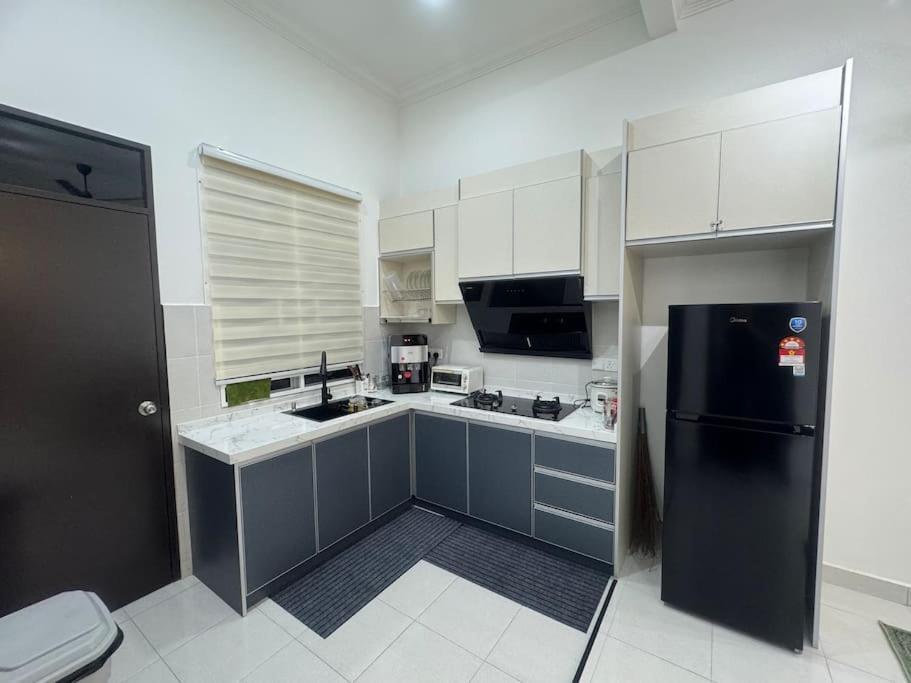 Hazzani Homestay Klia Бантинг Экстерьер фото