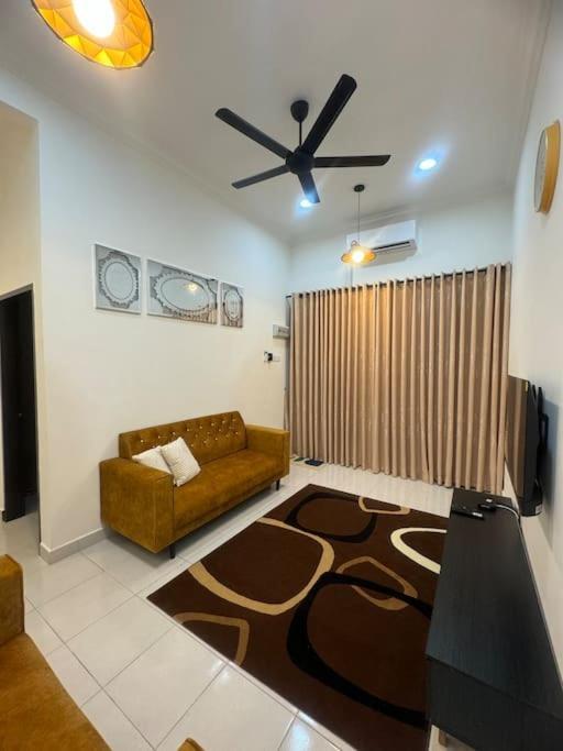 Hazzani Homestay Klia Бантинг Экстерьер фото