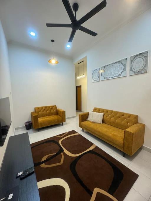 Hazzani Homestay Klia Бантинг Экстерьер фото